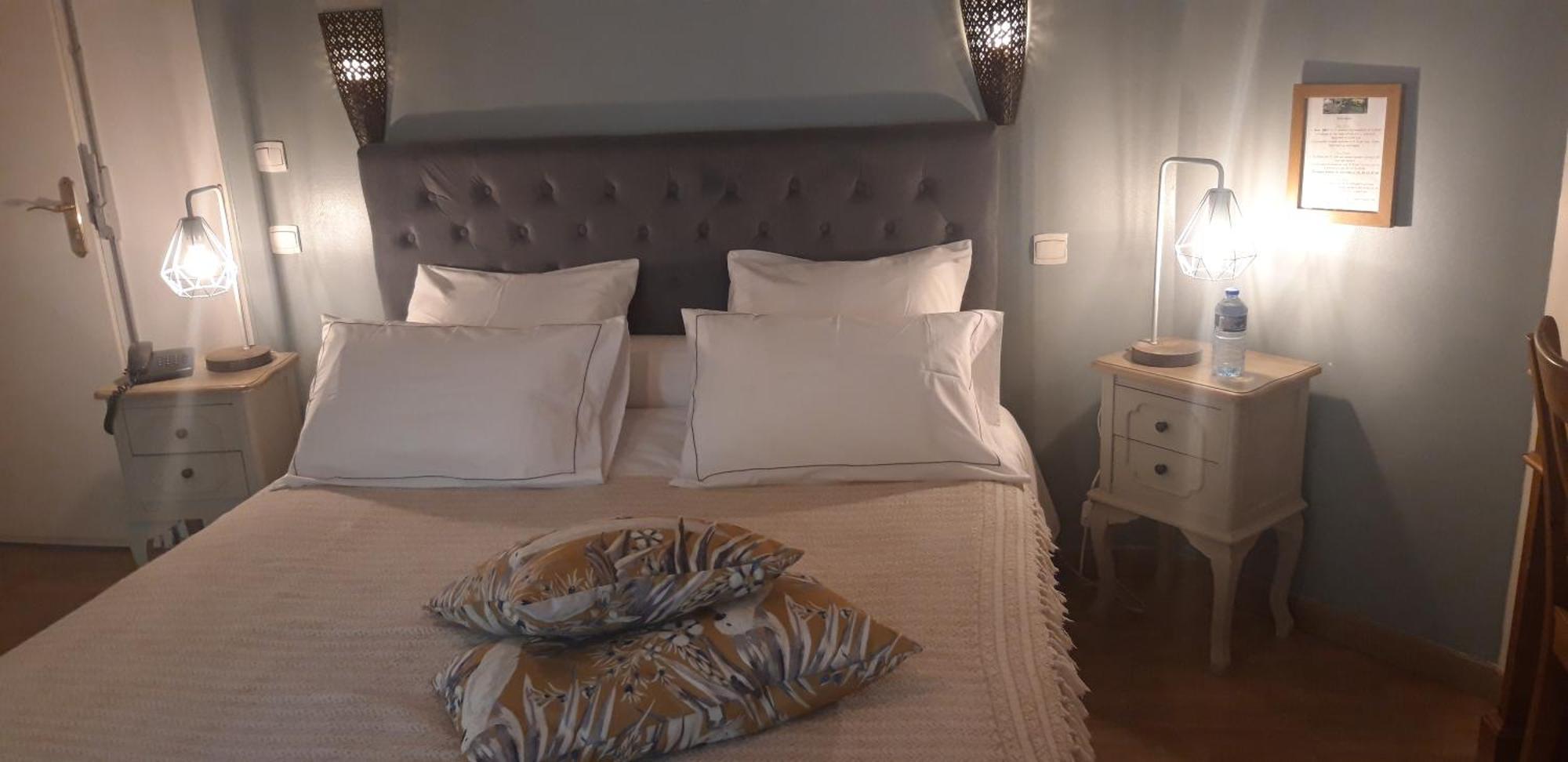 Logis Hotel De La Chapelle Milon-la-Chapelle Eksteriør bilde