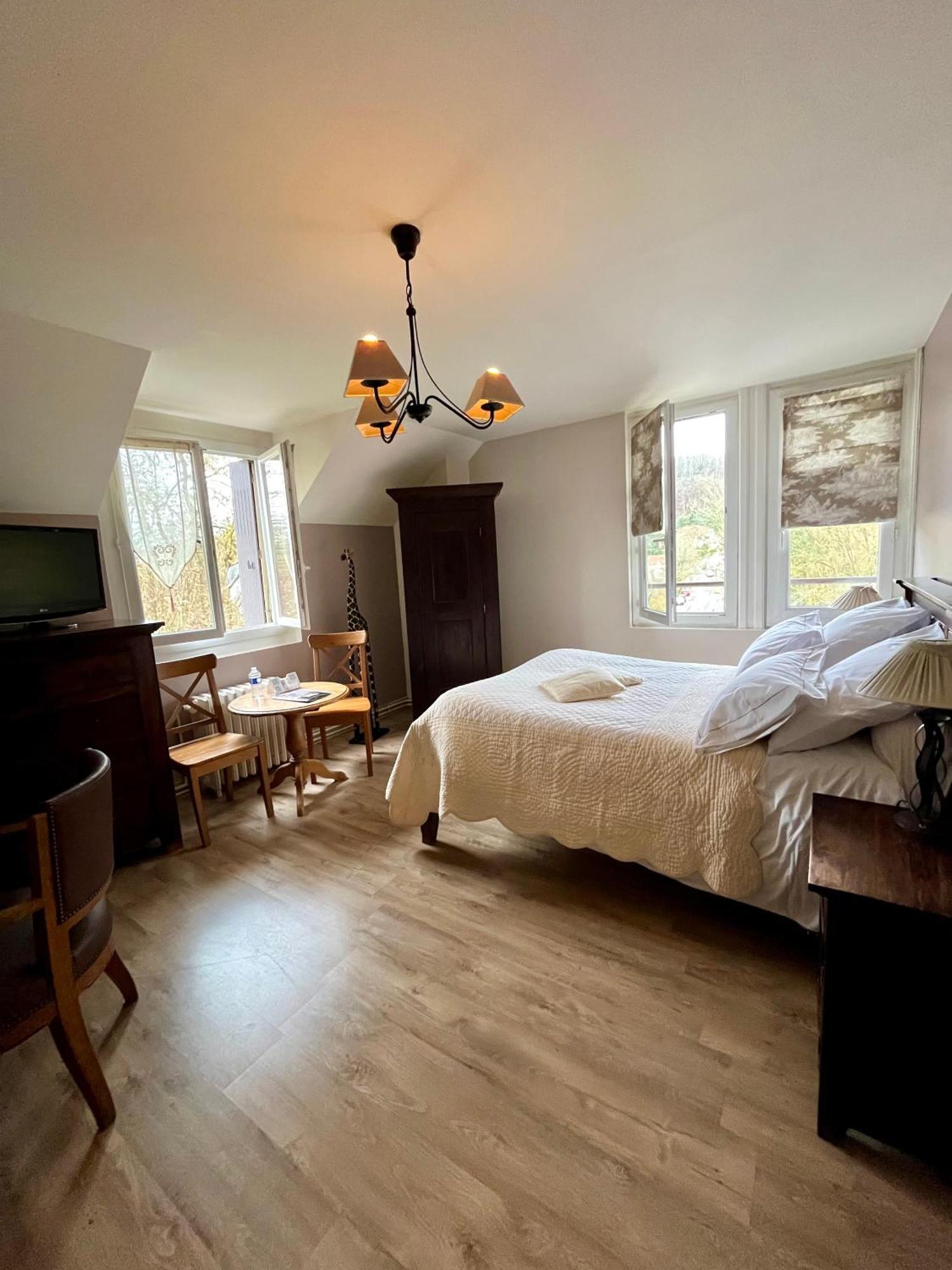 Logis Hotel De La Chapelle Milon-la-Chapelle Eksteriør bilde