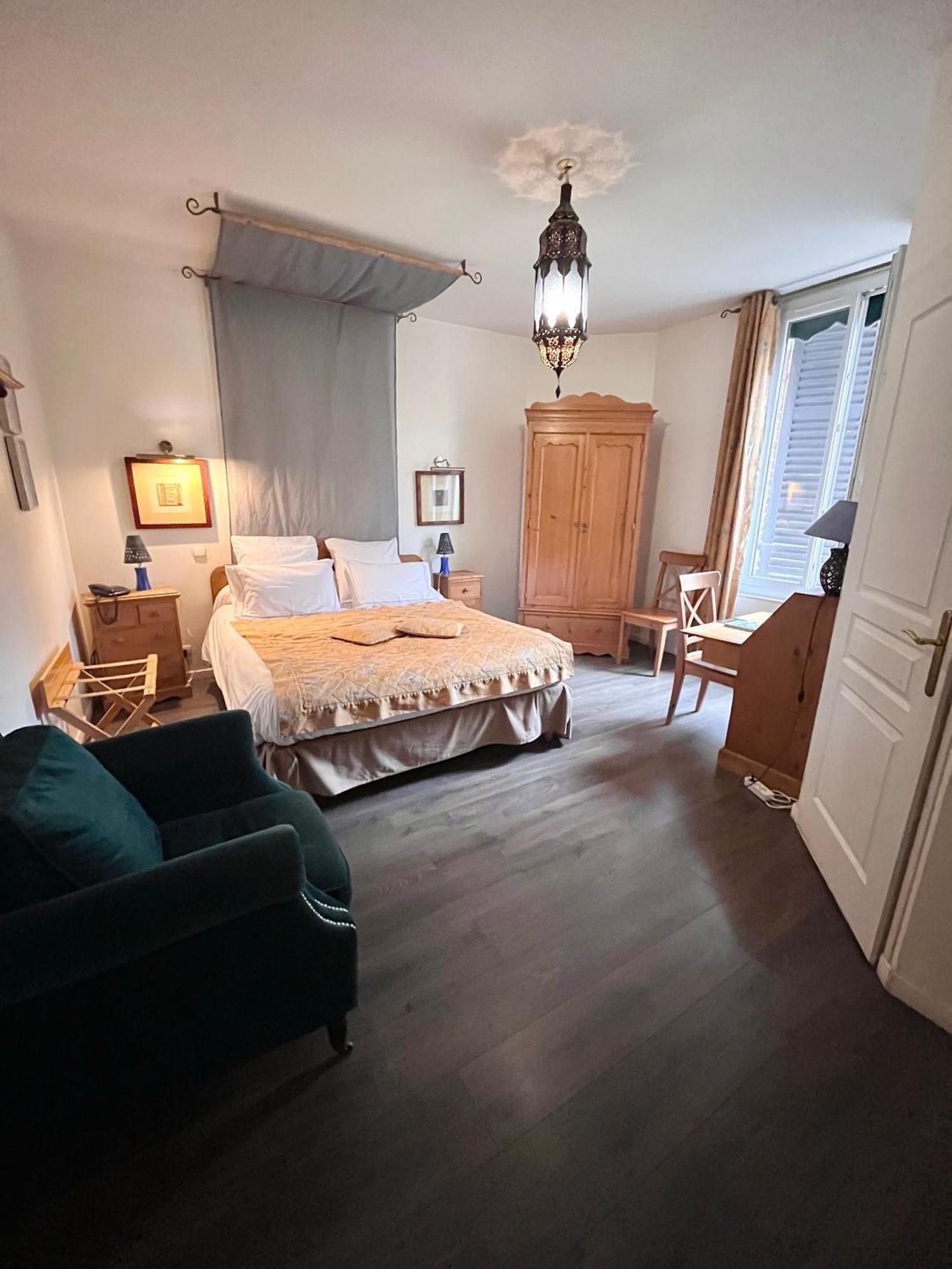 Logis Hotel De La Chapelle Milon-la-Chapelle Eksteriør bilde