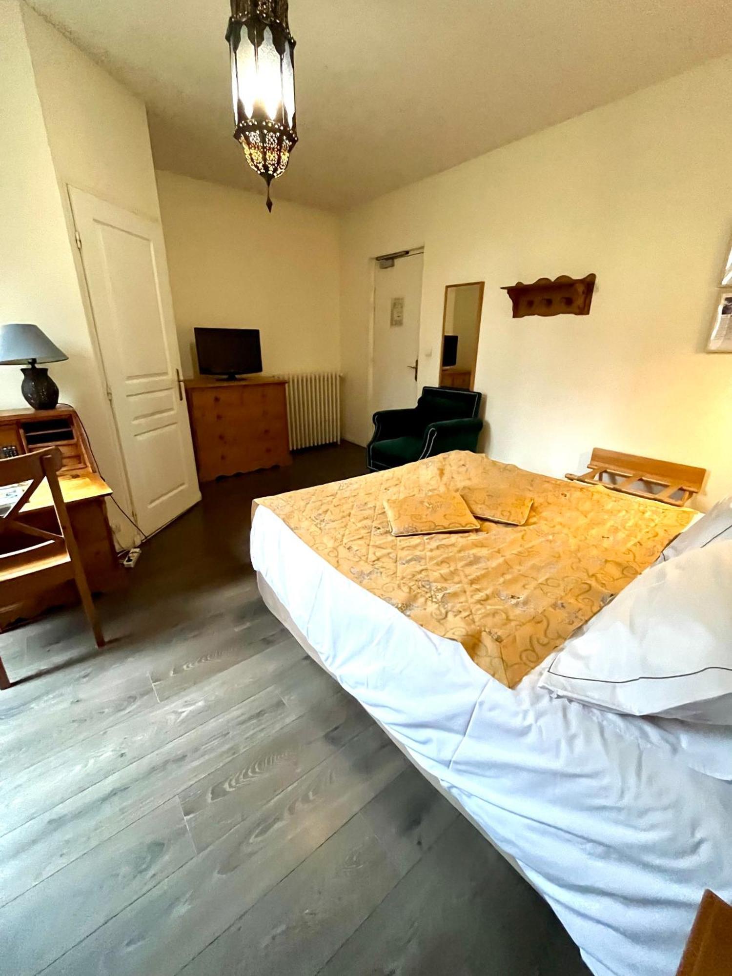 Logis Hotel De La Chapelle Milon-la-Chapelle Eksteriør bilde
