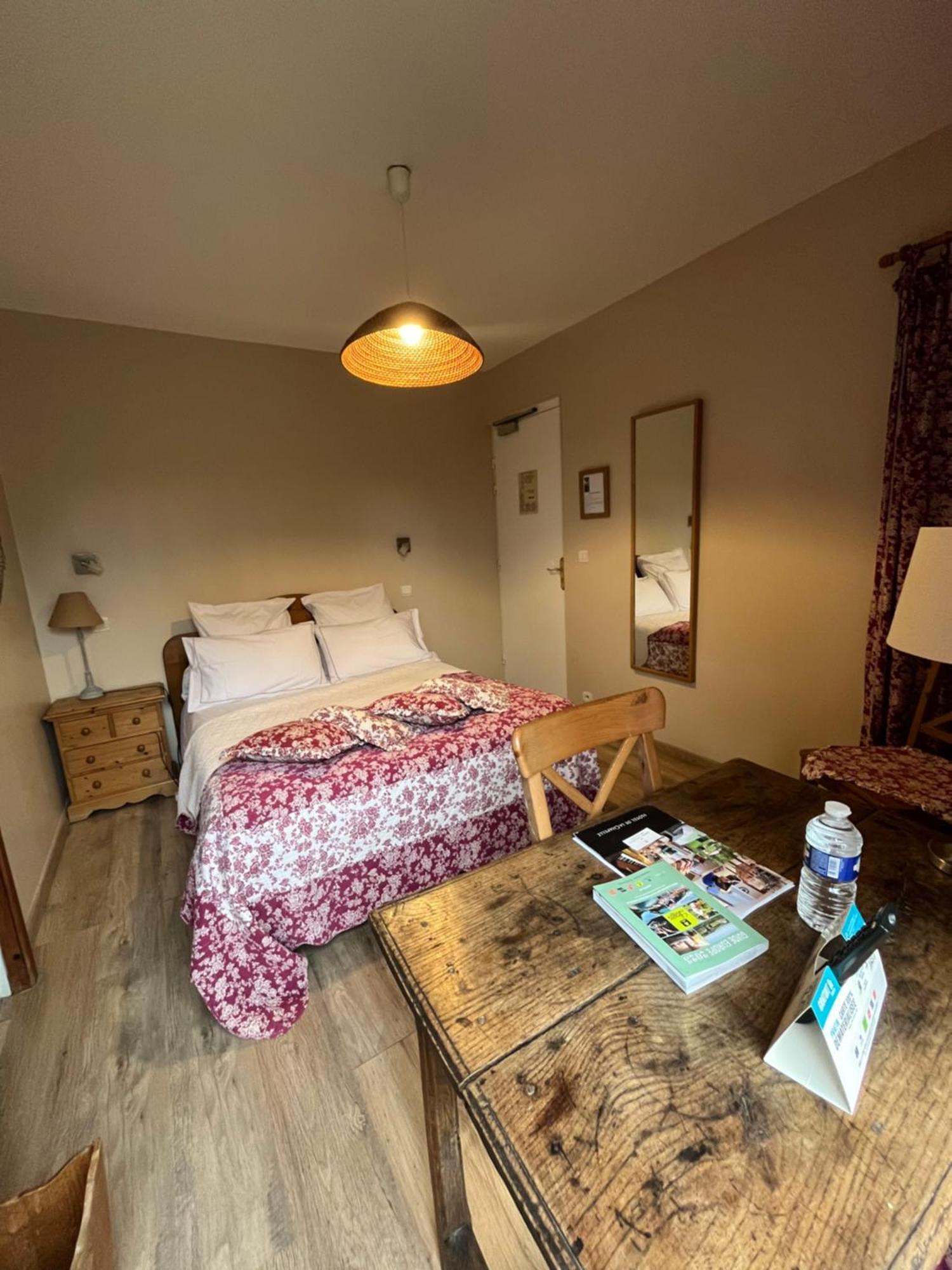 Logis Hotel De La Chapelle Milon-la-Chapelle Eksteriør bilde