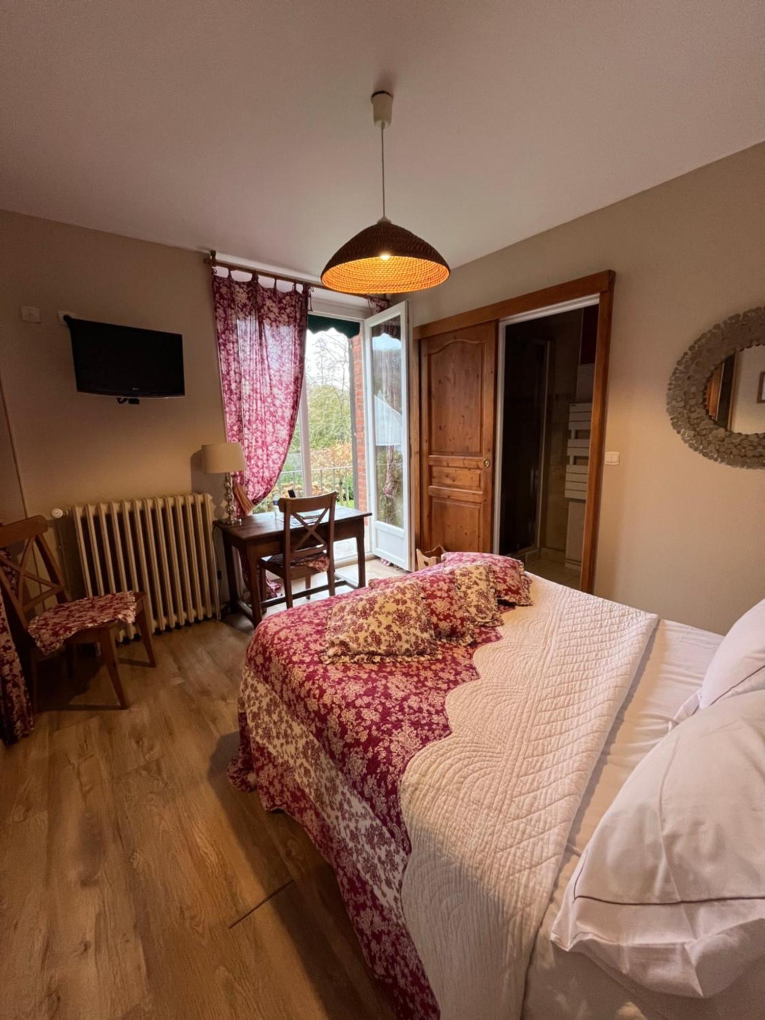 Logis Hotel De La Chapelle Milon-la-Chapelle Eksteriør bilde